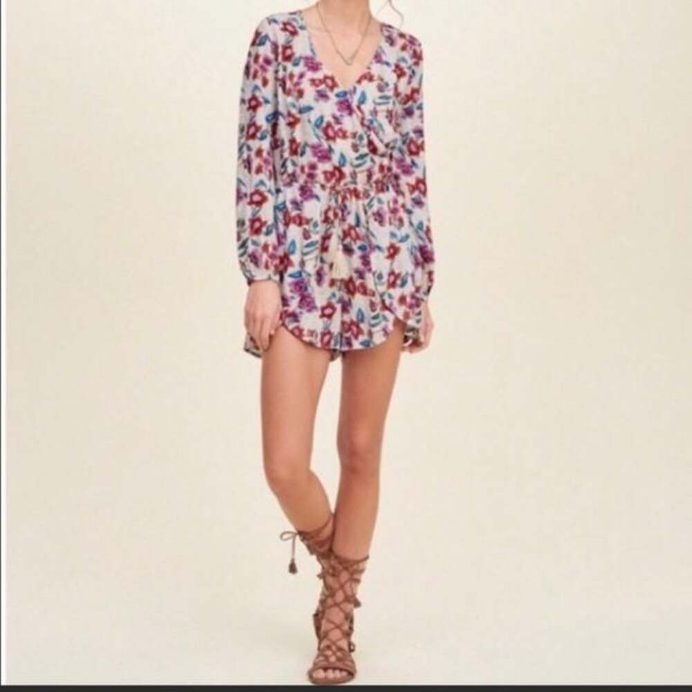 Hollister Floral Print Long Sleeve Cross-Front Romper Size M